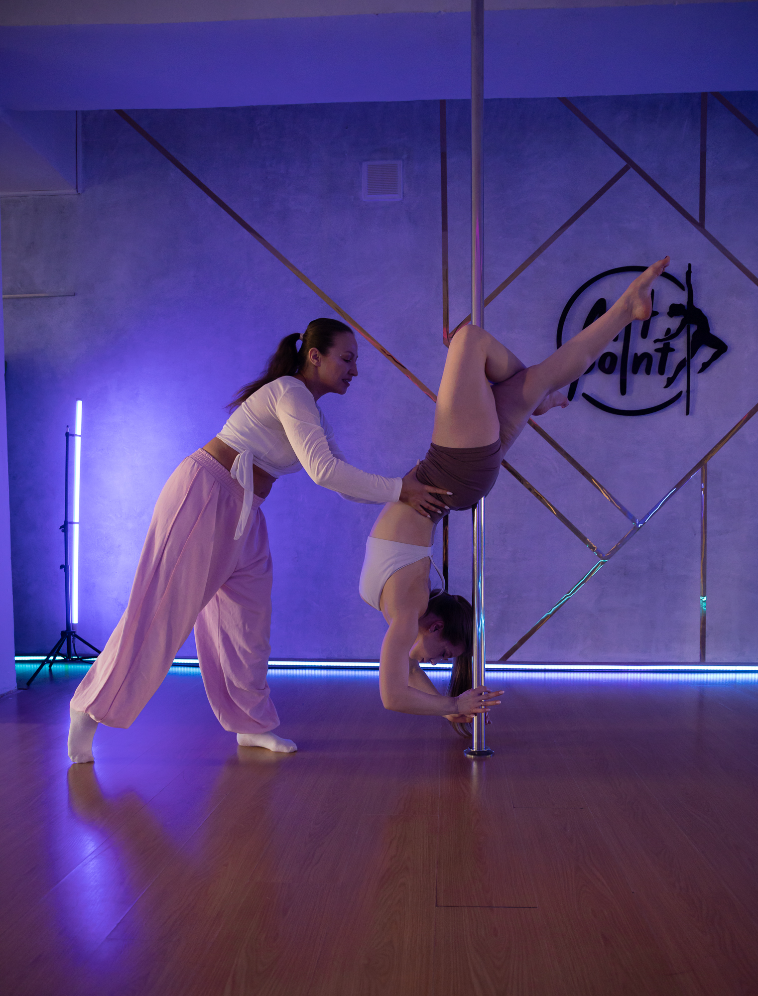 Pole Dance трюки